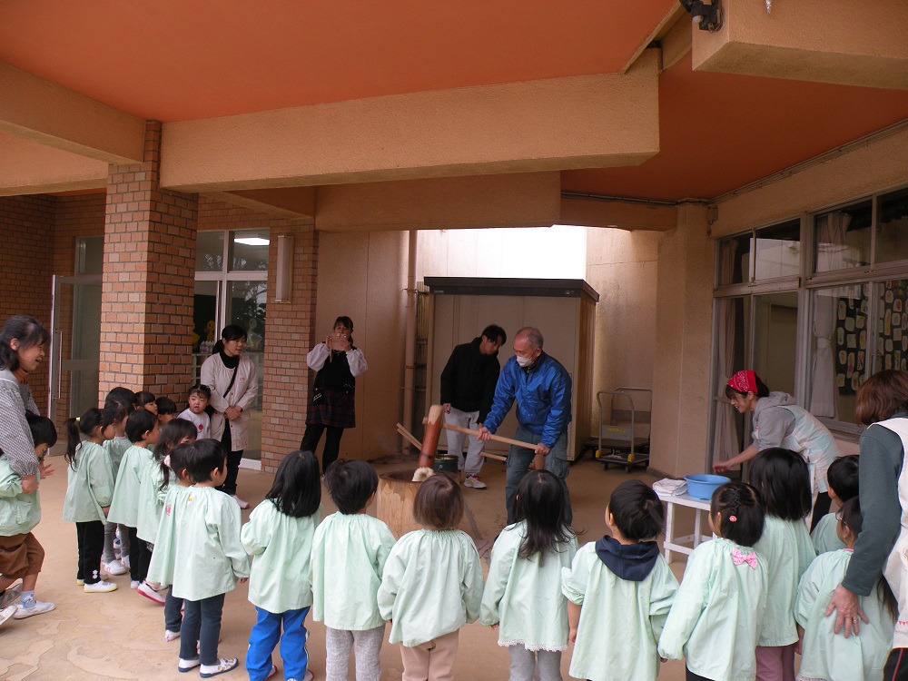 今年も元気にお餅つきしますよ～！